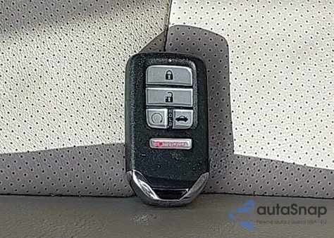 2018 Honda Accord Touring z USA, uszkodzony, nr VIN 1HGCV1F9XJA168283